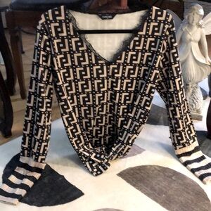 Geo Print V-neck long sleeve blouse